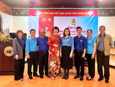 Ban Giam doc va dai dien Lien doan Lao dong tinh Lam Dong chuc mung ban Chap hanh Cong doan co so Cong ty TNHH Vinh Tien nhiem ky 2025-2030. Anh: Lam Duc