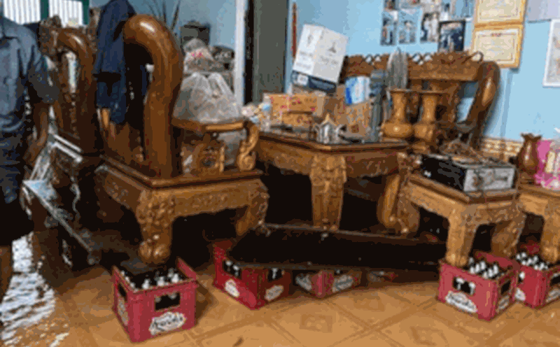 The water level on the Bo River will exceed alert level 3, many areas in Hue are deeply submerged in water. Photo: Nguyen Luan