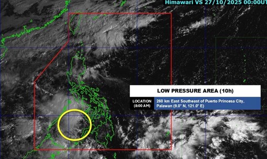 Áp thấp gần Biển Đông được dự báo có khả năng di chuyển tiếp về phía tây, ảnh hưởng tới thời tiết ở Việt Nam. Ảnh: PAGASA