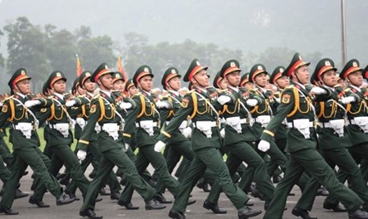 Quân nhân, công nhân và viên chức quốc phòng được cấp có thẩm quyền quyết định nghỉ hưu, được nghỉ chuẩn bị hưu thời gian tương ứng số năm công tác như sau: Từ đủ 15 năm đến dưới 20 năm công tác được nghỉ 06 tháng. Ảnh: Trần Vương