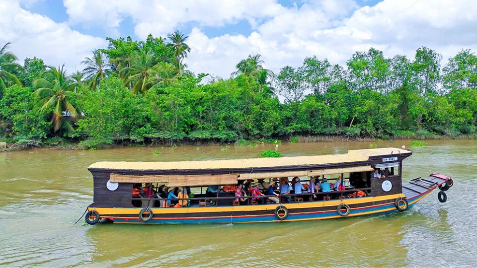 Canh song nuoc, cay xanh ket hop tao diem nhan thien nhien den voi du khach. Anh: Hoang Loc