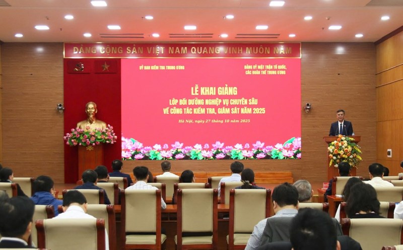 Overview of the opening ceremony of the specialized professional training course on inspection and supervision work in 2025. Photo: Huong Diep