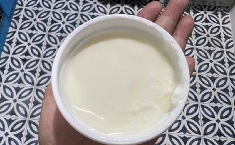 Eating Greek yogurt after breakfast helps reduce belly fat effectively. Photo: Kieu Vu.