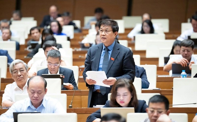 National Assembly delegate Do Ngoc Thinh discussed the draft Law on Extradition. Photo: Pham Thang