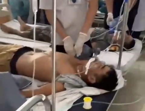 6 nguoi dan ong o Nghe An phai nhap vien khan cap sau khi uong ruou thuoc, nghi ngo doc ruou. Anh: Ngoc Anh