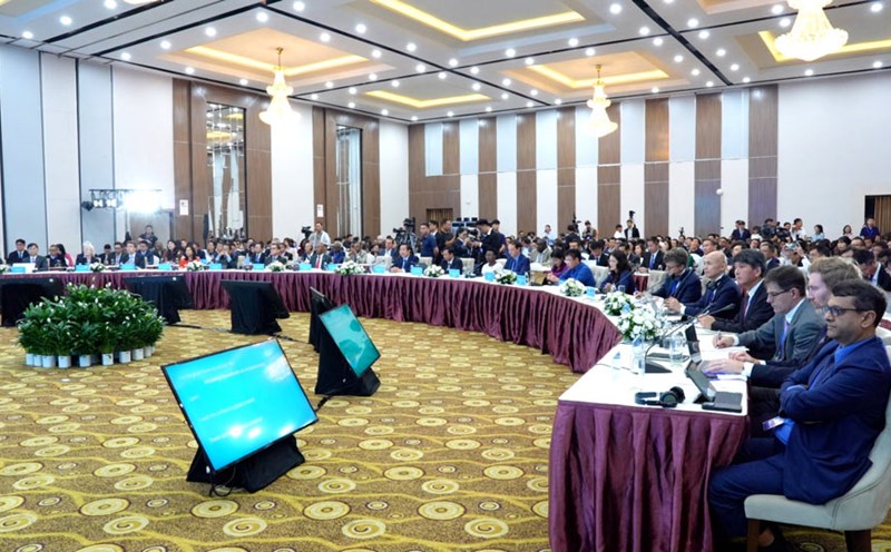 roundtable meeting of Ministers on AI Institutions: Developing AI with people at the center