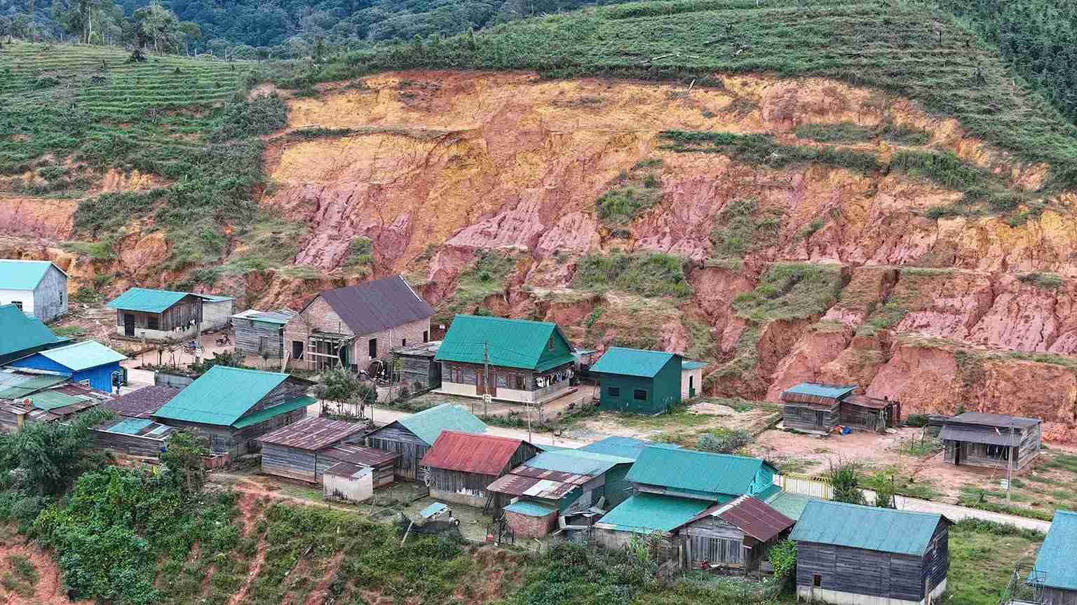 An toan tinh mang, tai san cua nguoi dan tai khu tai dinh cu Dung K'No duoc tinh Lam Dong dat len hang dau. Anh: Phuc Khanh