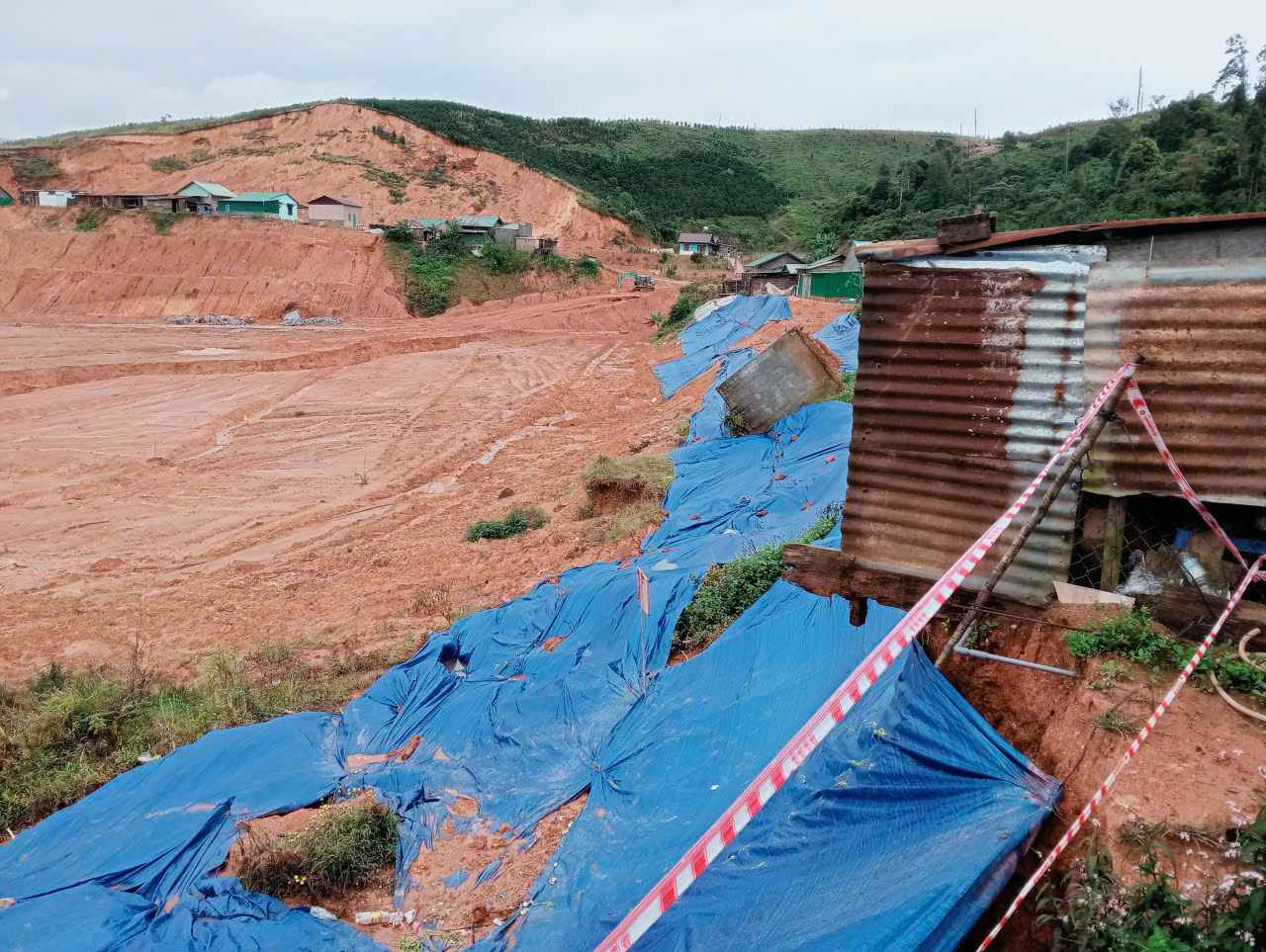 Cac diem sat lo duoc xu ly de dam bao an toan cho nguoi dan. Anh: Phuc Khanh