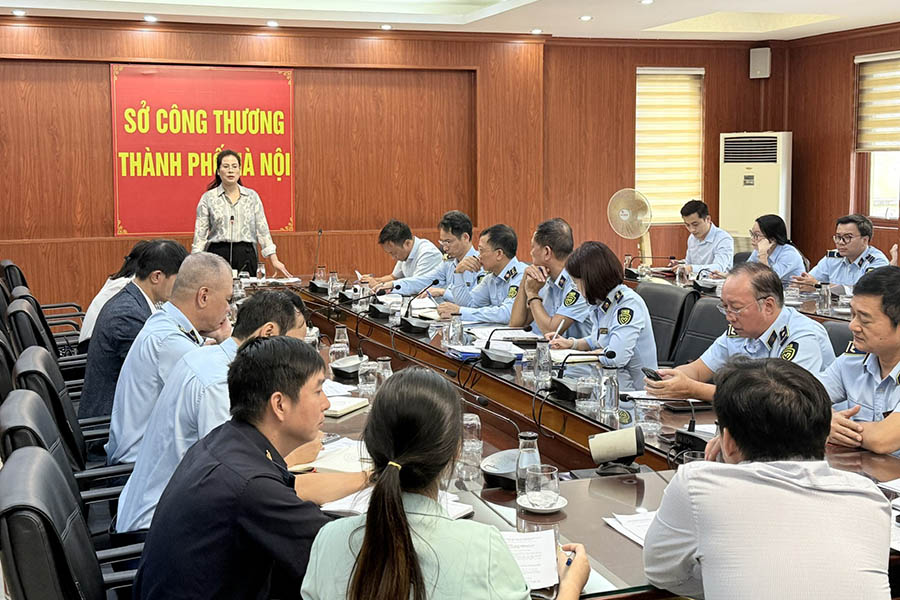 Cac doan kiem tra se trien khai nhiem vu theo hinh thuc kiem tra dot xuat. Anh: Chi Cuc QLTT Ha Noi