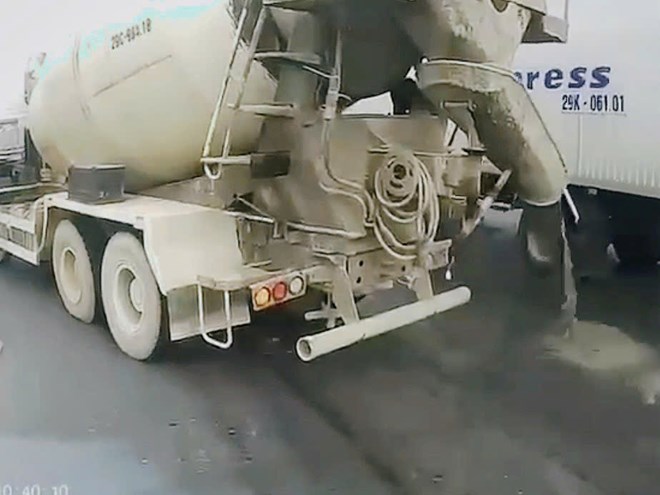 Cục trưởng Cục CSGT chỉ đạo xác minh thông tin xe bồn làm rơi bê tông tươi xuống đường
