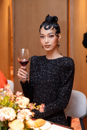 Mai Hoa cho thay phong thai ngay cang tu tin khi tham du nhieu su kien. Anh: BTC.  