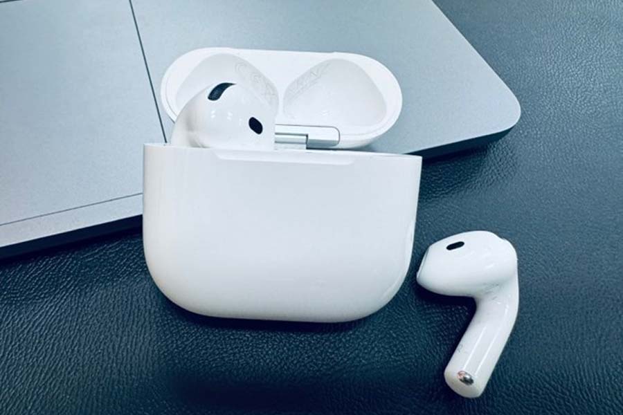 The doubling of AirPods production in India shows that Apple is accelerating the shift of the production chain out of China to expand globally. Photo: Quang Minh