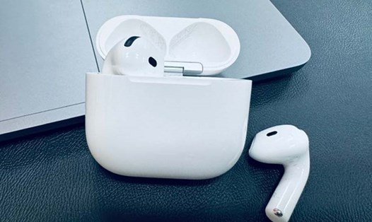 Việc tăng gấp đôi sản lượng AirPods tại Ấn Độ cho thấy Apple đang đẩy nhanh quá trình dịch chuyển chuỗi sản xuất ra khỏi Trung Quốc để mở rộng toàn cầu. Ảnh: Quang Minh