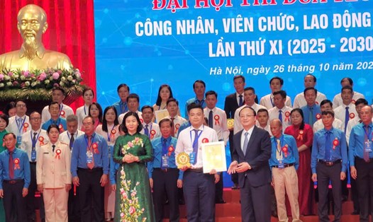 Công đoàn cơ sở Công ty TNHH Mabuchi Motor Đà Nẵng được tuyên dương tại Đại hội Thi đua yêu nước công nhân, viên chức, lao động toàn quốc lần thứ XI. Ảnh: Công đoàn Đà Nẵng