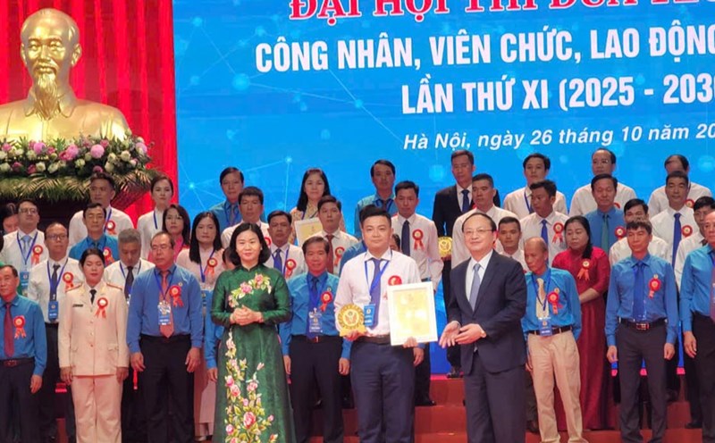 The Trade Union of Mabuchi Motor Da Nang Co., Ltd. was honored at the 11th National Patriotic Emulation Congress for Workers, Civil Servants, and Laborers. Photo: Da Nang Trade Union