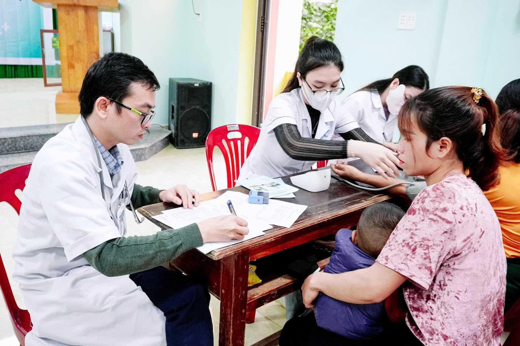 Free examination for people in border areas. Photo: Lang Mo Border Guard