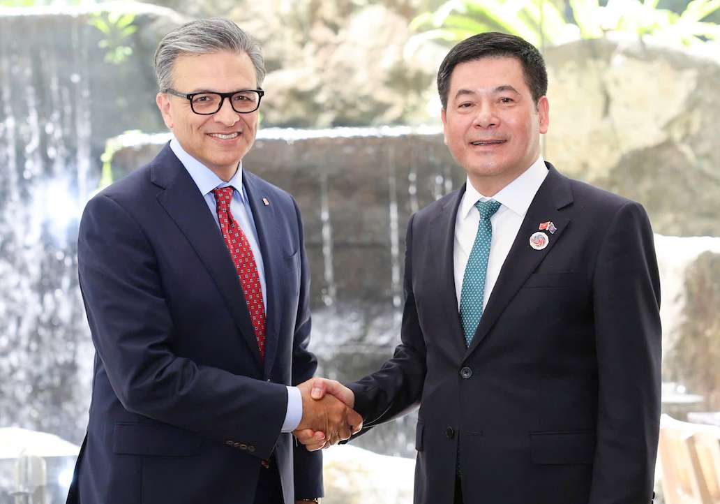 Minister Nguyen Hong Dien had a working session with the Canada Business Council led by Mr. Goldy Hyder - Chairman and CEO. Photo: Ministry of Industry and Trade