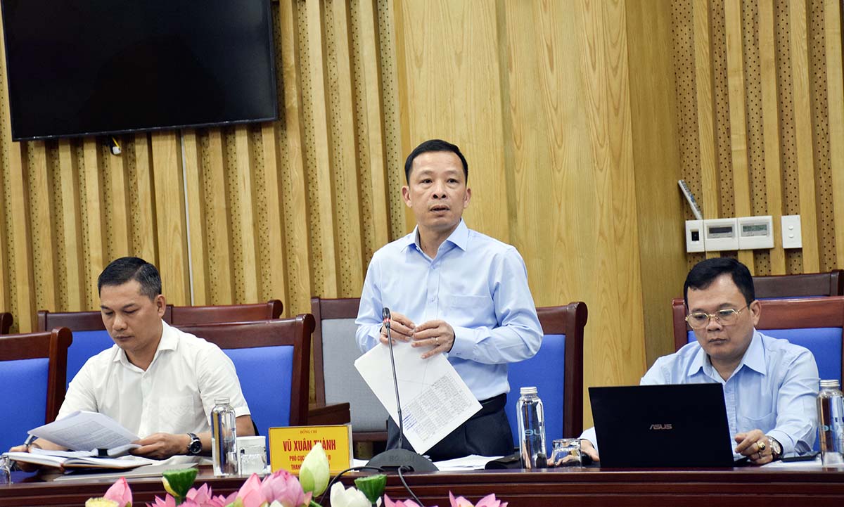 Mr. Vu Xuan Thanh - Deputy Director of Department II, Government Inspectorate, Deputy Head of Working Group No. 2 spoke at the meeting with Nghe An Provincial People's Committee. Photo: Phuong Thuy