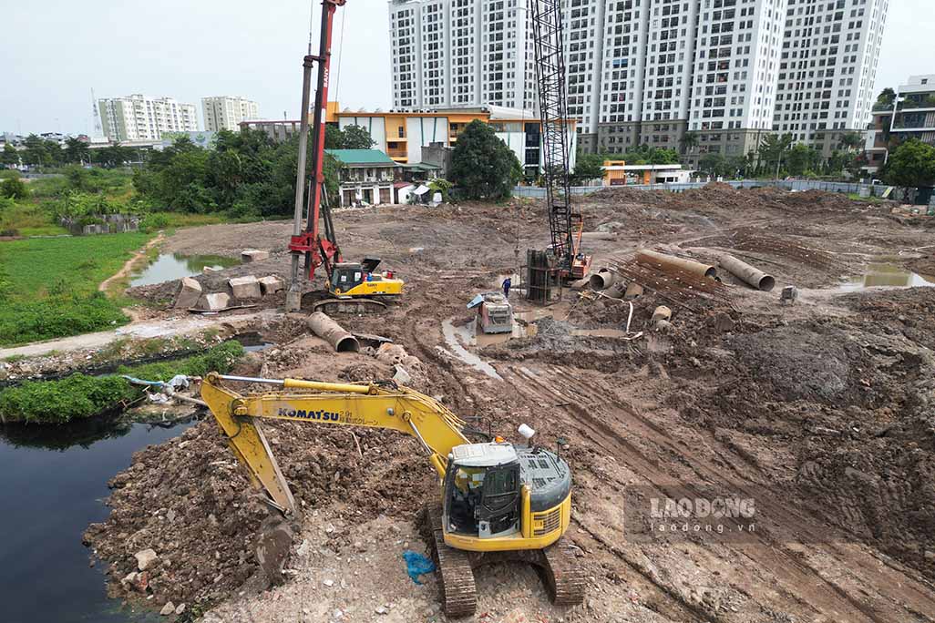 Lien quan den du an nay, nhung ngay qua, qua trinh dang ky ho so truc tuyen lai gap nhieu truc trac. Nhieu nguoi dan phan anh trang web dang ky thuong xuyen bi qua tai, truy cap cham, tham chi bi treo hoac khong gui duoc ho so. Mot so nguoi cho biet du da hoan tat dang ky nhung khong nhan duoc ma xac nhan qua email, khien ho so khong duoc he thong ghi nhan.