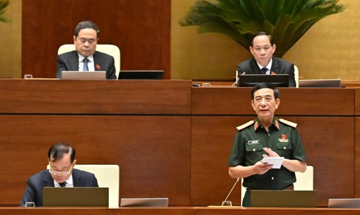 Đại tướng Phan Văn Giang - Ủy viên Bộ Chính trị, Bộ trưởng Bộ Quốc phòng báo cáo tiếp thu giải trình dự thảo Luật Tình trạng khẩn cấp, trong đó có các thảm họa, sự cố. Ảnh: Phạm Đông