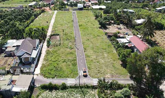 Cử tri kiến nghị cơ quan chức năng tại Khánh Hòa sớm ban hành bảng giá đất sát với giá thị trường. Ảnh: Hữu Long