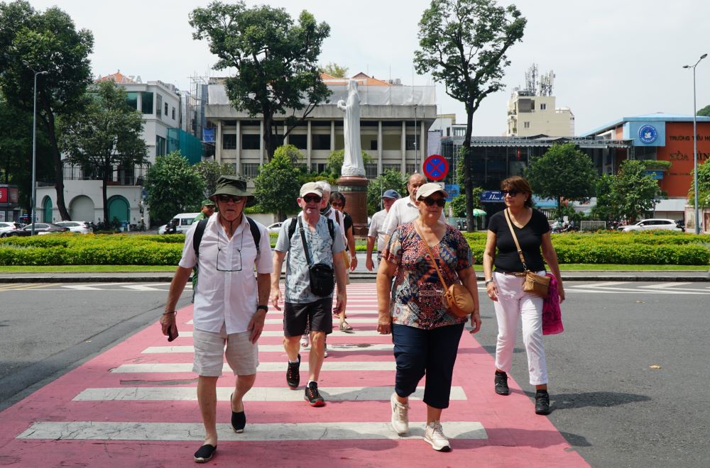 Khach quoc te tham quan TPHCM. Anh: Thanh Chan