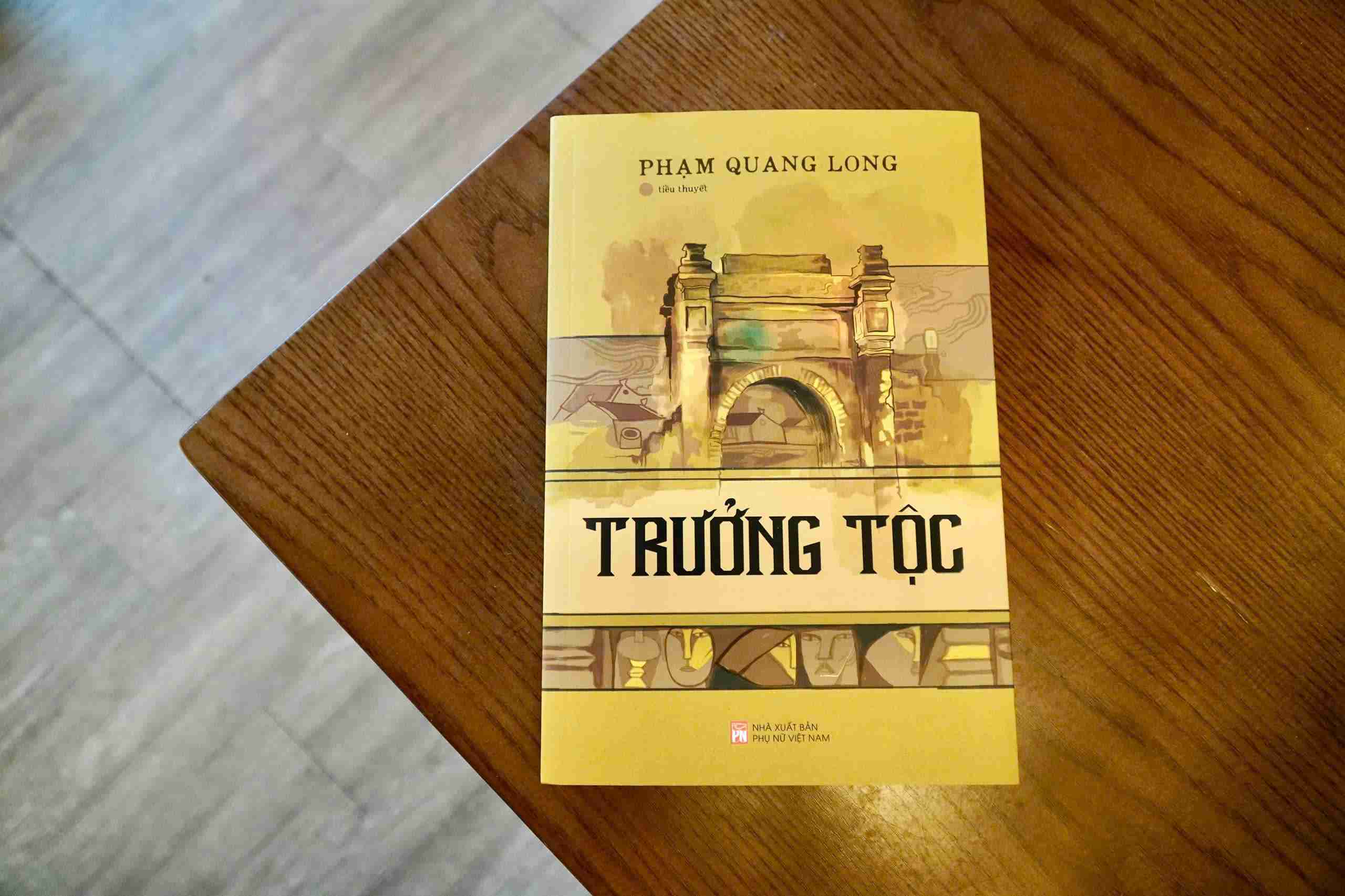 The work "Chang Xu" tells the story of a clan through many generations. Photo: Vietnam Women's Publishing House