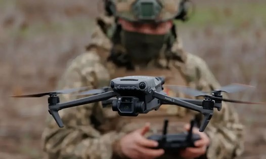 Binh sĩ Ukraina điều khiển UAV. Ảnh: Bộ Quốc phòng Ukraina