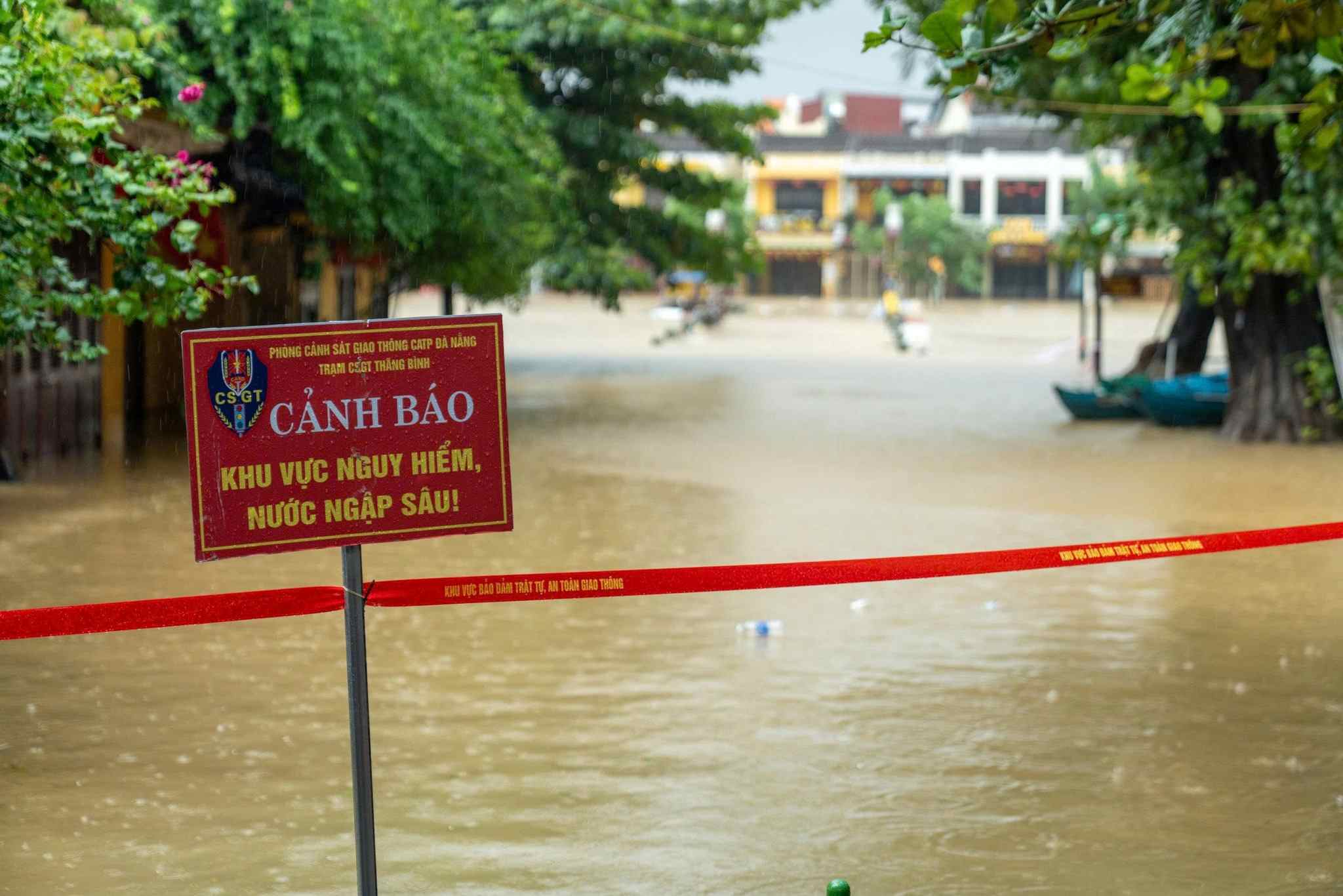 Da Nang da nang muc canh bao lu dac biet lon nhieu khu vuc. Anh: Nguyen Long
