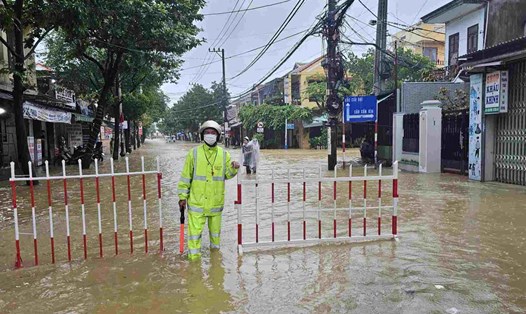 Phần lớn các sông ở Đà Nẵng đã vượt báo động 3, nhiều khu vực bị ngập lũ. Ảnh: Nguyễn Long