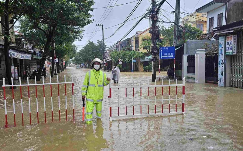Most rivers in Da Nang have exceeded alert level 3, many areas are flooded. Photo: Nguyen Long