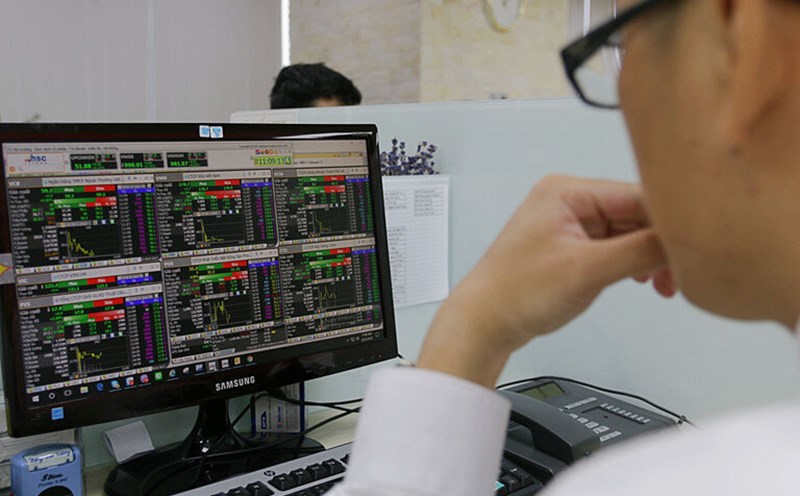 The stock price decreased sharply when losing the support from blue chip stocks. Photo: Le Toan