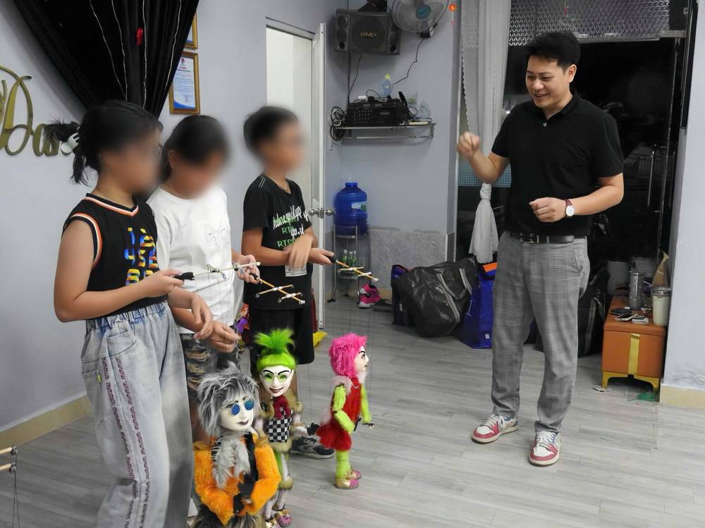 Free puppetry class, sowing the love of Vietnamese folk art to children in Ho Chi Minh City. Photo: Thai Bao.
