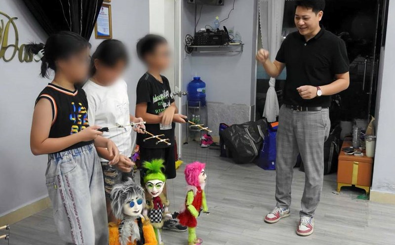 Free puppetry class, sowing the love of Vietnamese folk art to children in Ho Chi Minh City. Photo: Thai Bao.