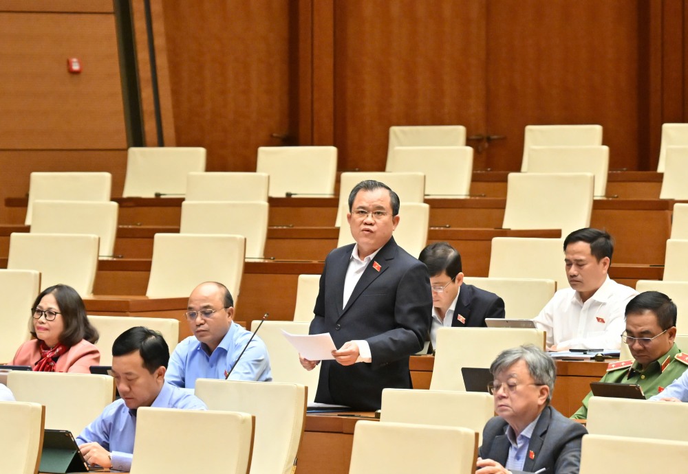National Assembly delegate Nguyen Tam Hung (Ho Chi Minh City delegation) discussed the draft Law on Emergency Situations. Photo: Pham Dong