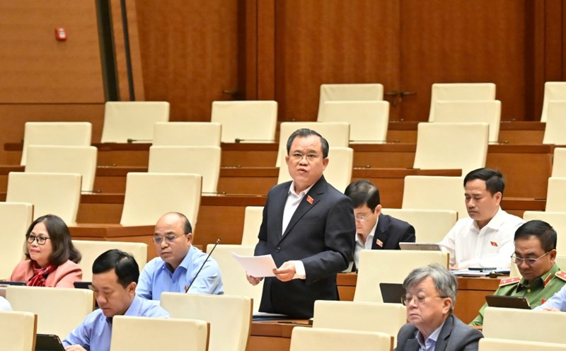 National Assembly delegate Nguyen Tam Hung (Ho Chi Minh City delegation) discussed the draft Law on Emergency Situations. Photo: Pham Dong