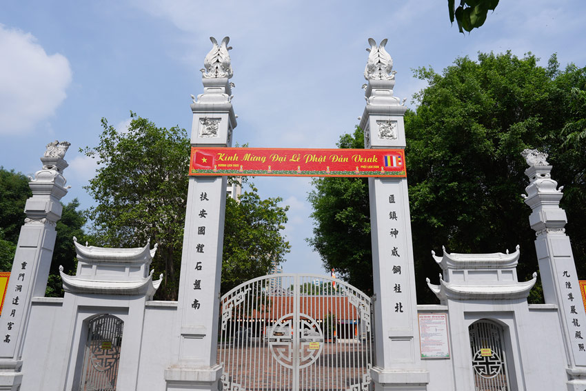 Cum di tich kien truc - nghe thuat den Hai Ba Trung, dinh Dong Nhan va chua Vien Minh. Anh: Vu Linh