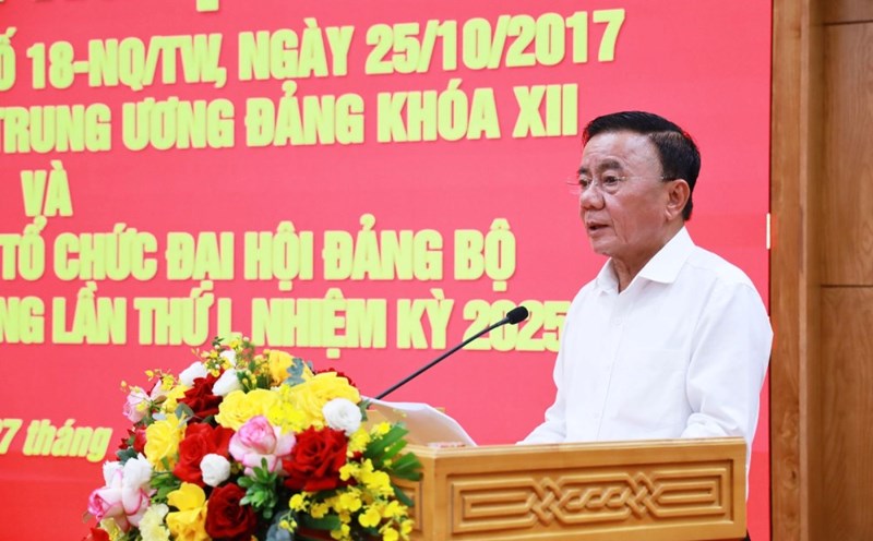 Directing a number of tasks to the Party Committees of Central Party agencies, Standing member of the Secretariat Tran Cam Tu requested to urgently complete the Job Position Project, continuing to perfect the team of cadres, civil servants and public employees. Photo: Kim Thanh