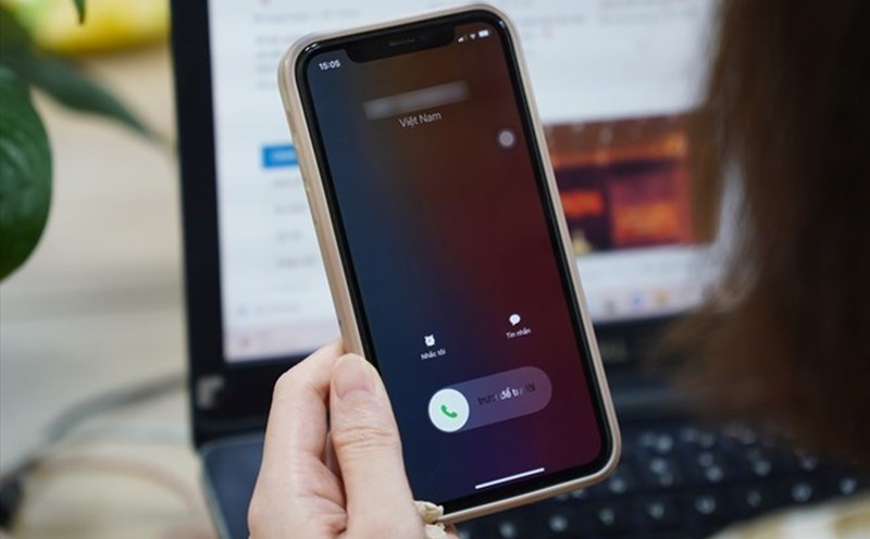 The Hanoi Department of Education and Training requires affiliated schools to strictly manage the use of mobile phones by students. Photo: Song Huu