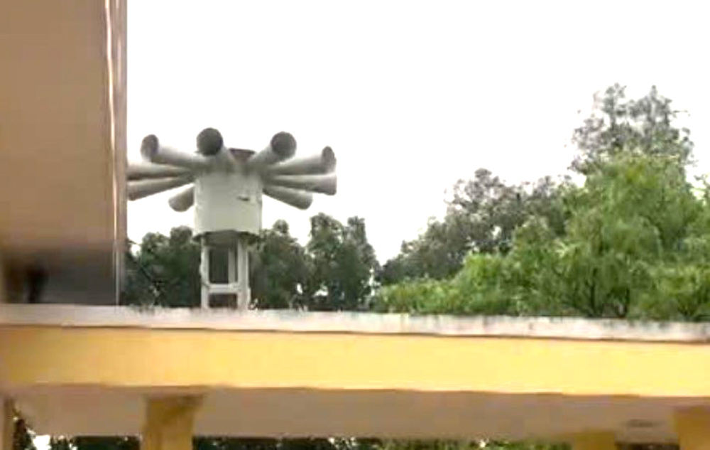 The flood warning cage is located at the Hue City Administrative Building. Photo: Quang Tien