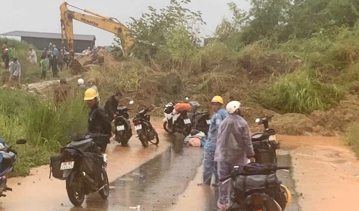 Dat da sat lo tren deo Dai Ninh. Anh: Duy Tuan