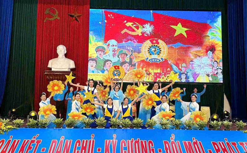 The Tu Ky Commune Trade Union Congress affirmed the determination to build a civilized and modern Tu Ky. Photo: Mai Huong