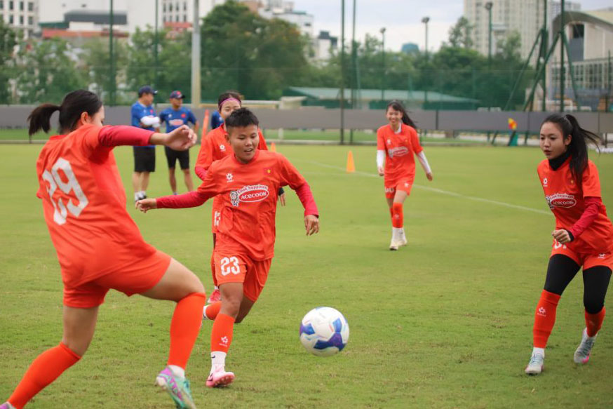 Doi tuyen nu Viet Nam ren the luc, chien thuat trong tuan tap luyen thu 2. Anh: VFF