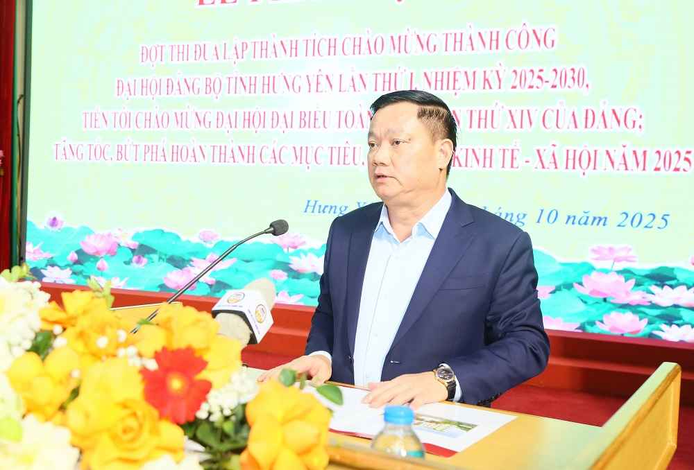 The Chairman of the Provincial People's Committee spoke at the launching ceremony of the emulation campaign to achieve achievements to celebrate the Provincial Party Congress. Photo: Hung Yen Provincial Portal