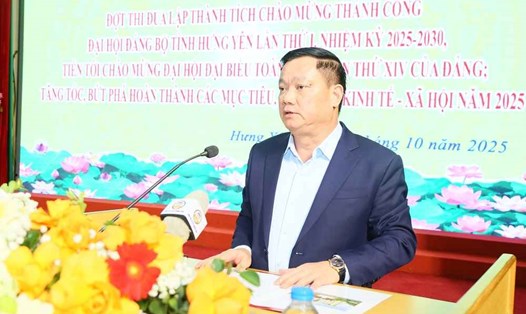 Chủ tịch UBND tỉnh phát biểu tại lễ phát động đợt thi đua lập thành tích chào mừng Đại hội Đảng bộ tỉnh. Ảnh: Cổng TTĐT tỉnh Hưng Yên