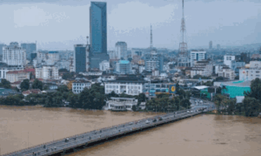 Trận lũ lớn nhất từ đầu năm đến nay ở TP Huế. Ảnh: Nguyễn Luân