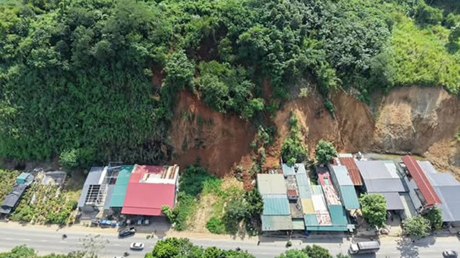 Nguy cơ sạt lở nghiêm trọng đe dọa khu dân cư ven Quốc lộ 279