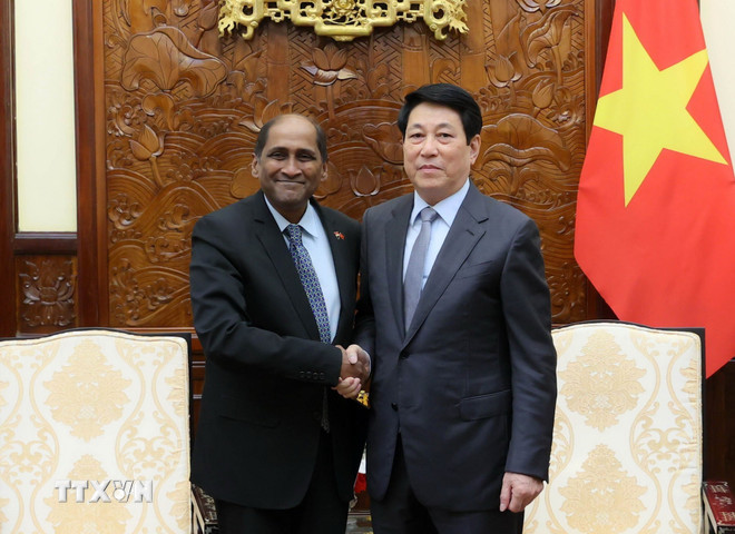 Chu tich nuoc Luong Cuong tiep Dai su Singapore Jaya Ratnam. Anh: TTXVN