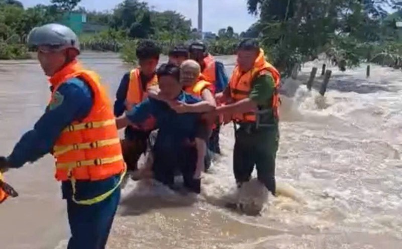Song Quao Irrigation Reservoir (Lam Dong) released floodwaters, forcing many flooded households to evacuate. Photo: Provided by local authorities