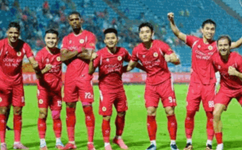 Hanoi Police meet Ho Chi Minh City Police in round 8 of V.League. Photo: CAHN/CAHCM